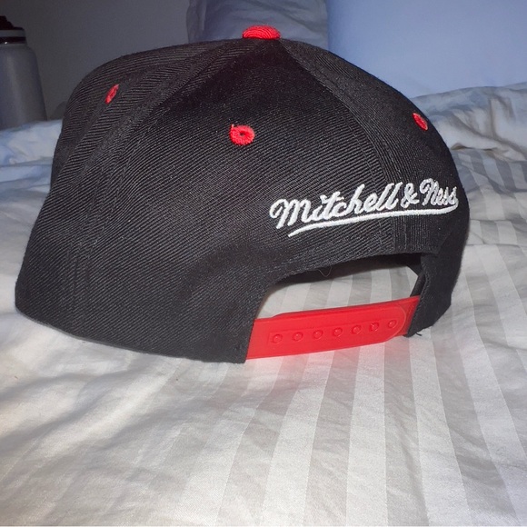 Mitchell & Ness Chicago Blackhawks SnapBack - Picture 2 of 3